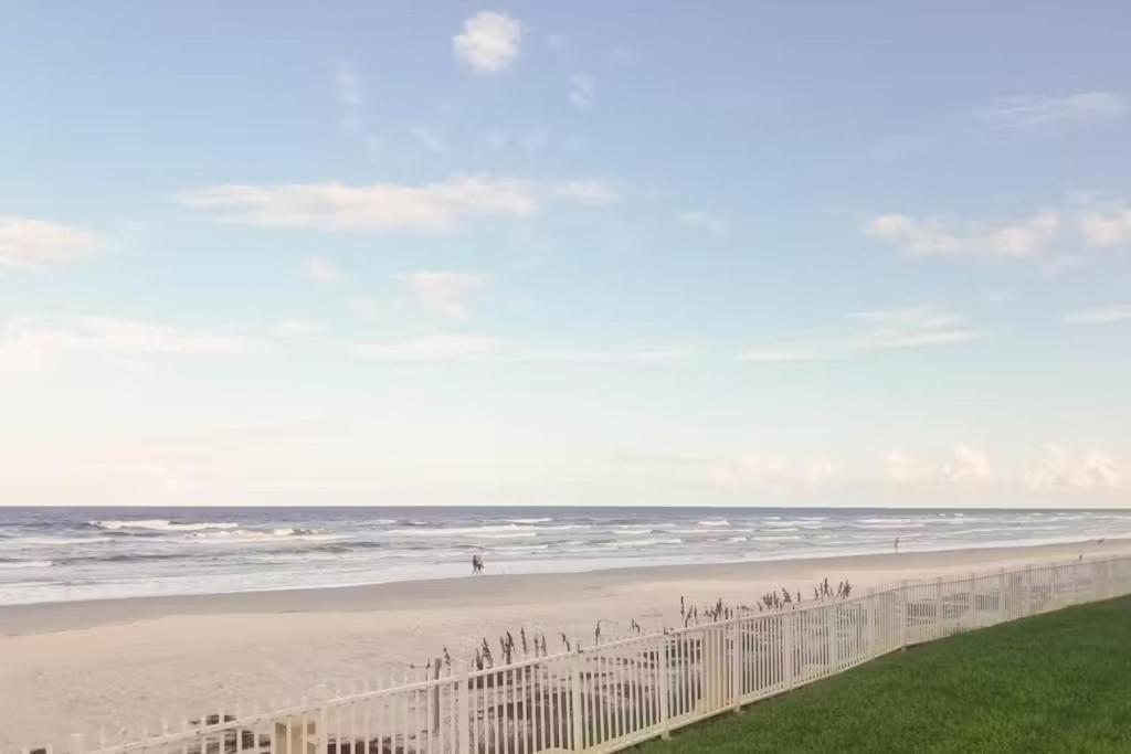 Oceanfront Balcony, Pool, Bbq, Steps To Flagler Ave Villa New Smyrna Beach Kültér fotó